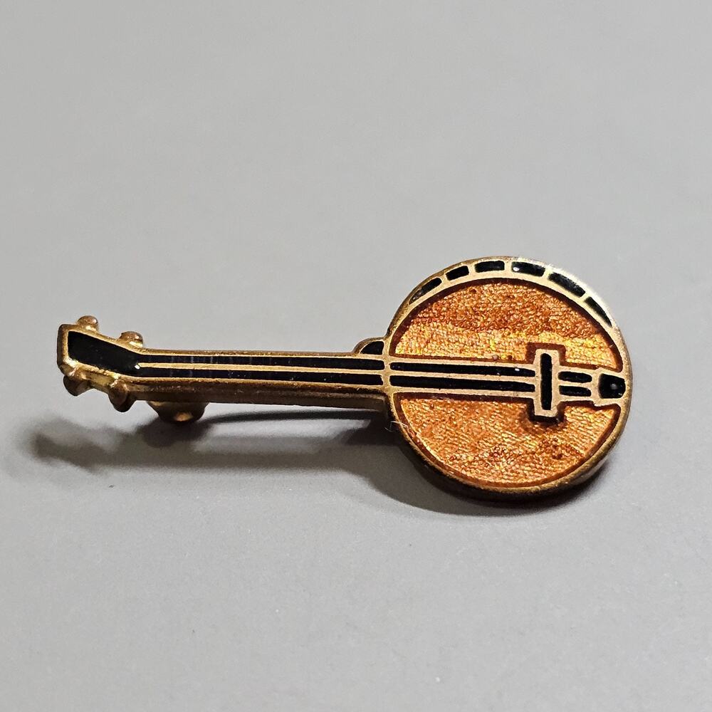 Banjo Enamel Pin Stringed Musical Instrument Country Music Folk Bluegrass Vtg